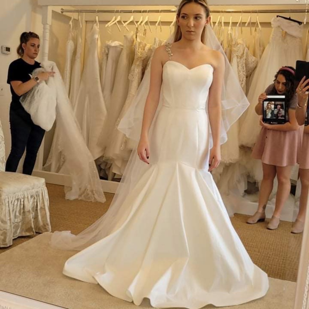 New never worn wedding dress